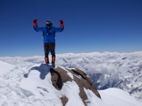 صعود قله پوبدا و دریافت نشان پلنگ برفی توسط ابوالفضل گوزلی