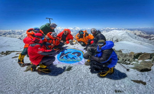 صعود آلپی قله لنین توسط تیم باشگاه کوهنوردی K2 تبریز