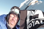 صعود کوهنورد تبریزی به قله لوبوچه در نپال